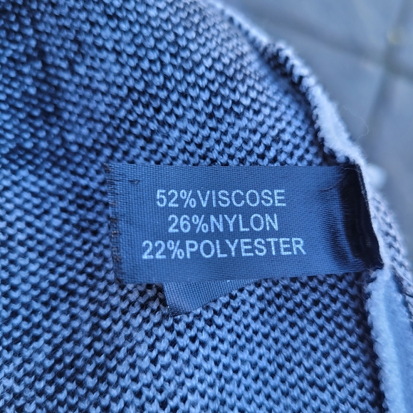 Beautiful sweater! - Picture 6 of 6